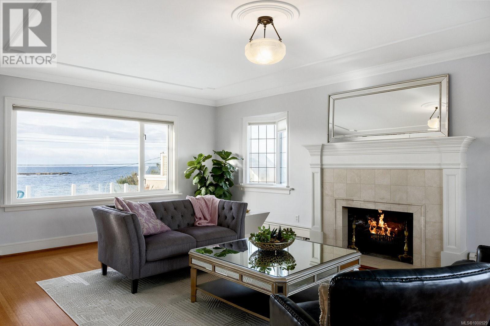 637 Beach Dr