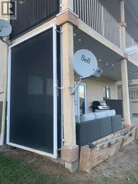 2, 398 CANYON Boulevard W