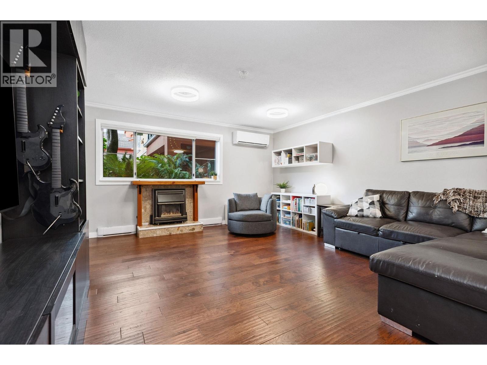 104 6 RENAISSANCE SQUARE