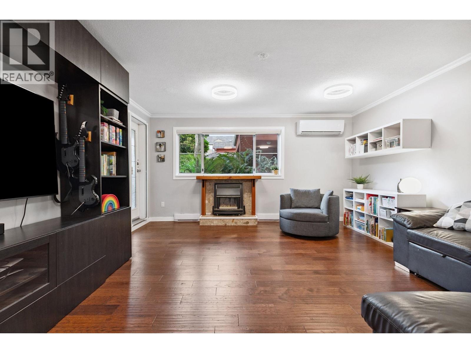 104 6 RENAISSANCE SQUARE