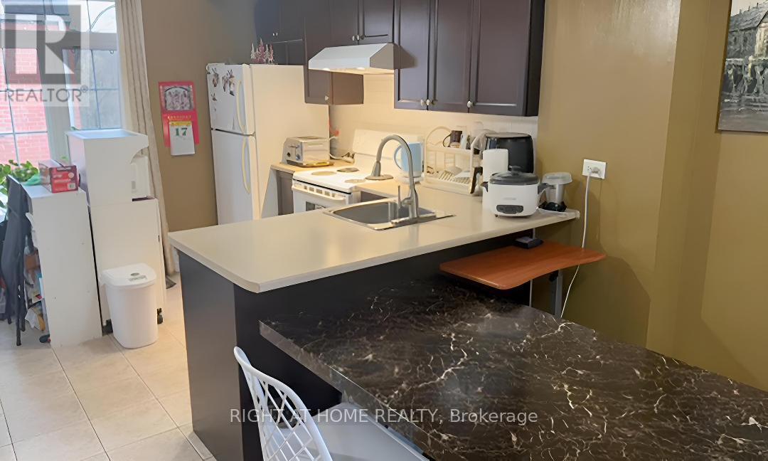 212 - 870 JANE STREET