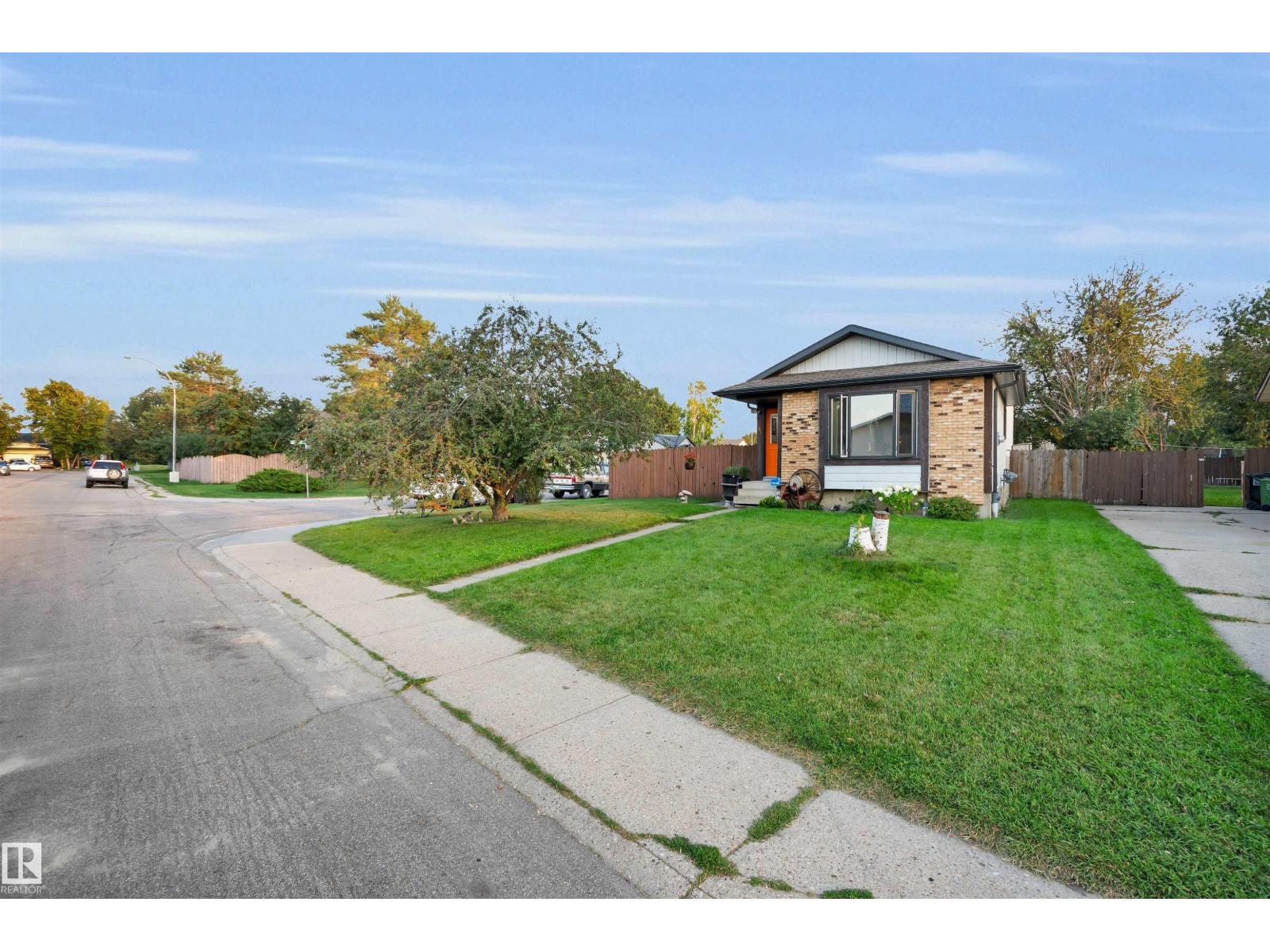 6303 11 AV NW