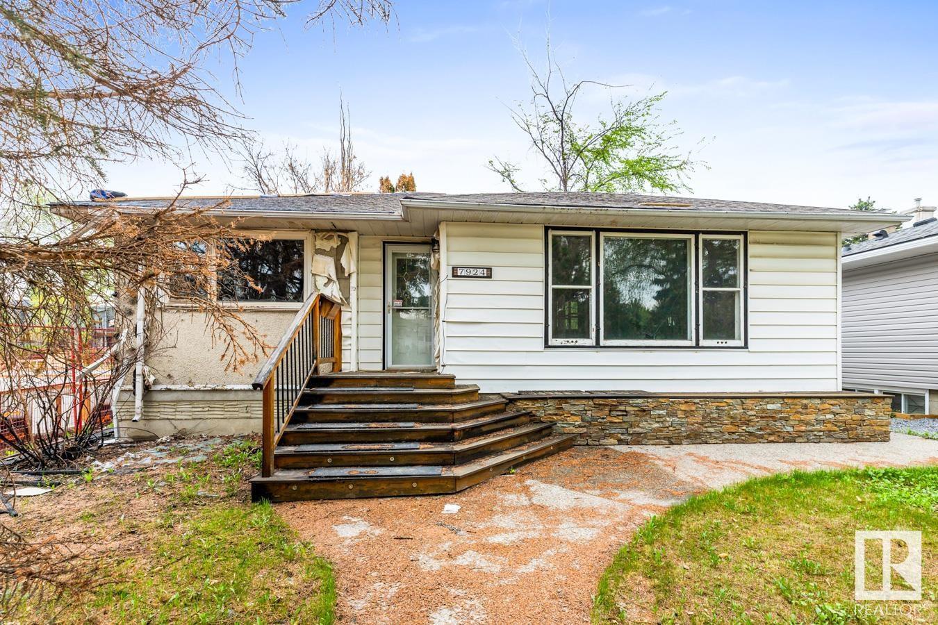 7924 92 AV NW