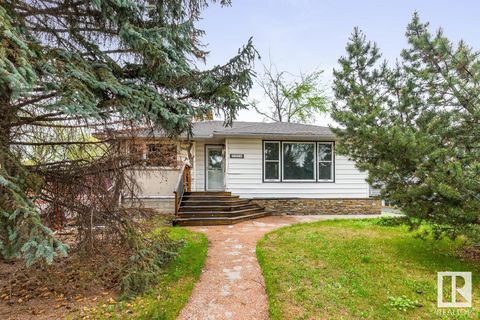 7924 92 AV NW Edmonton AB T6C1R7