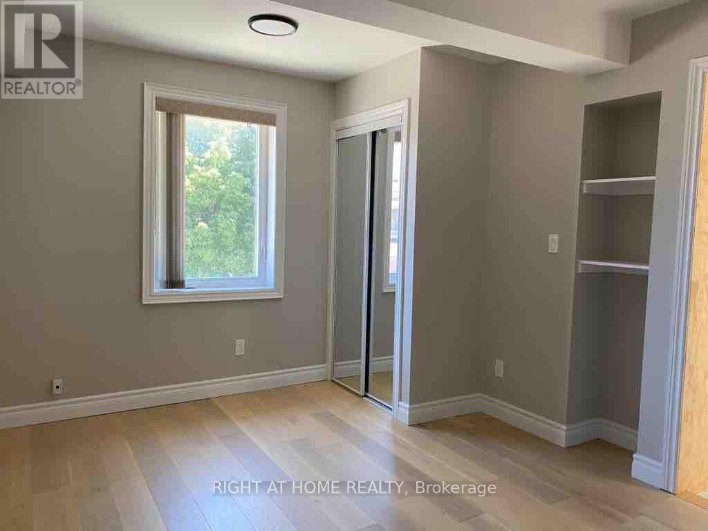 2 - 1543 DUPONT STREET