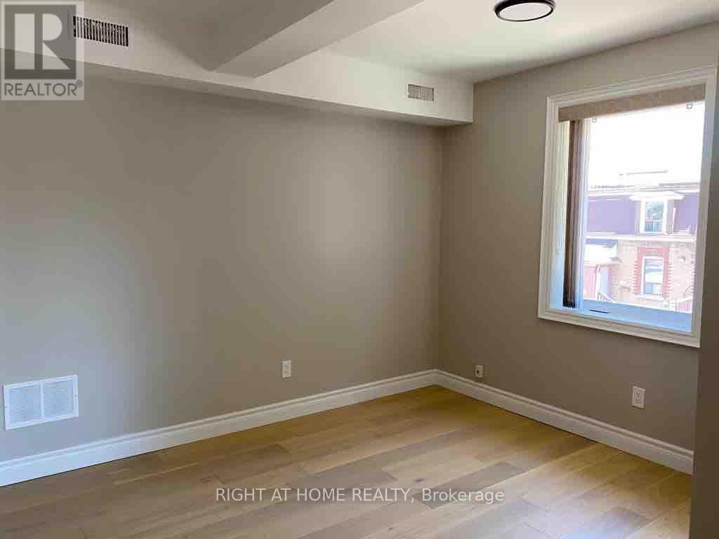 2 - 1543 DUPONT STREET