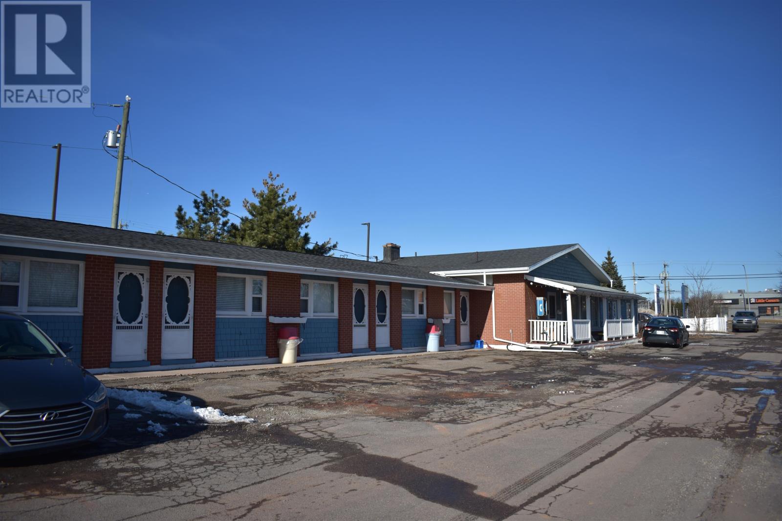 639 University Avenue