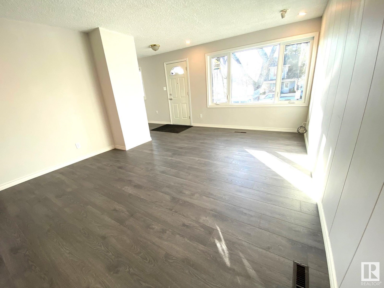 12023 93 ST NW