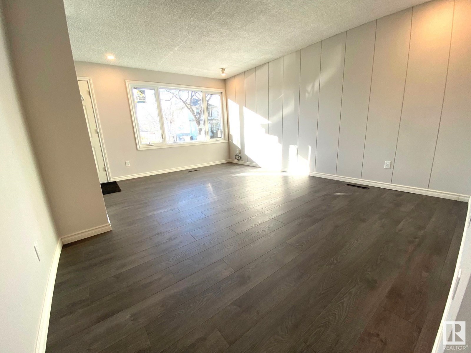 12023 93 ST NW