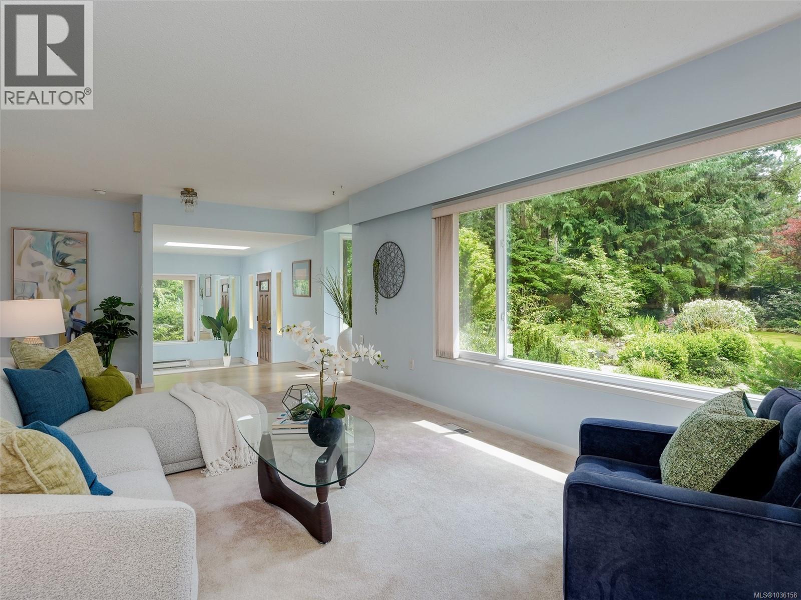 743 Helvetia Cres