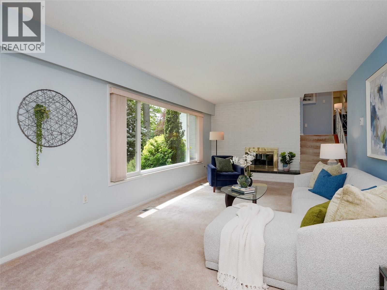 743 Helvetia Cres