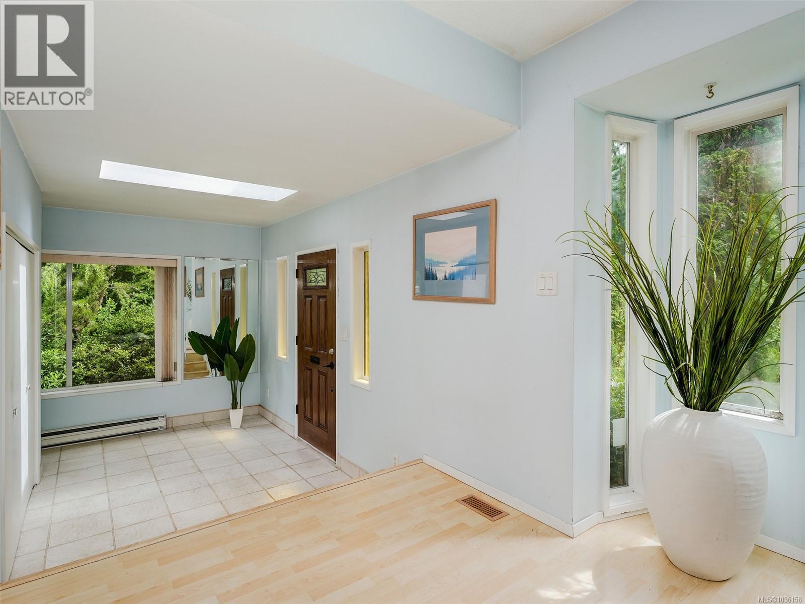 743 Helvetia Cres