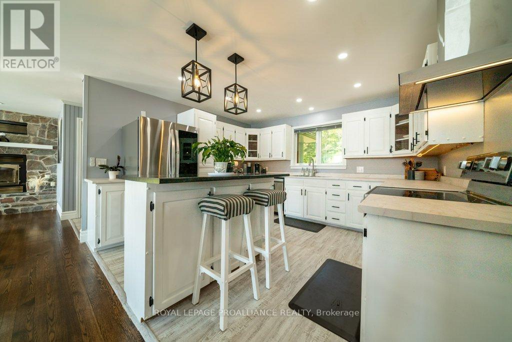 1049 PERRY LANE