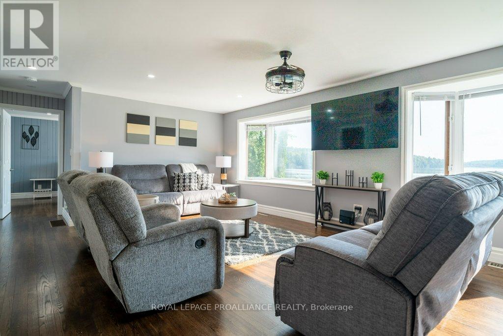1049 PERRY LANE