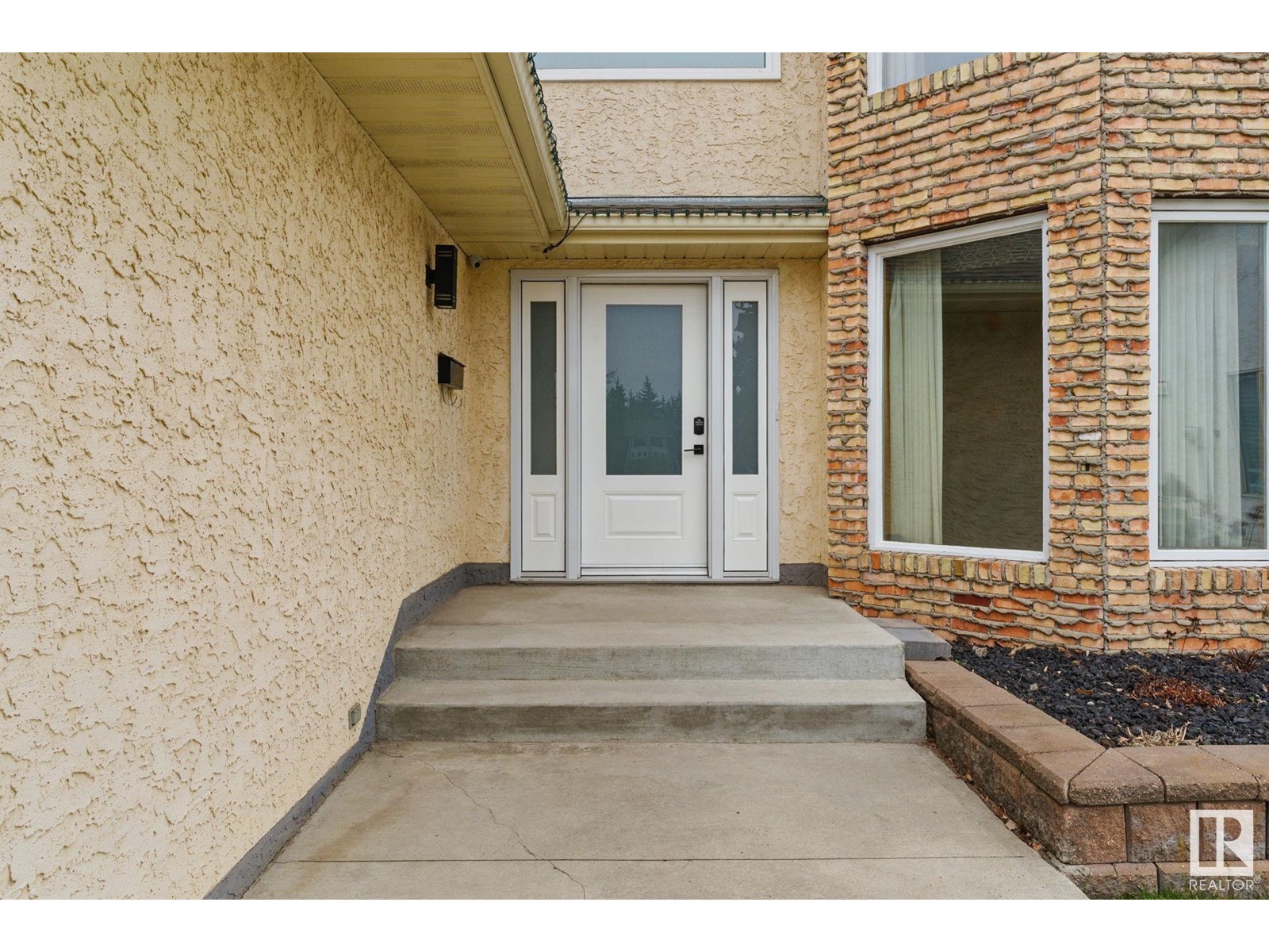 11019 10 AV NW