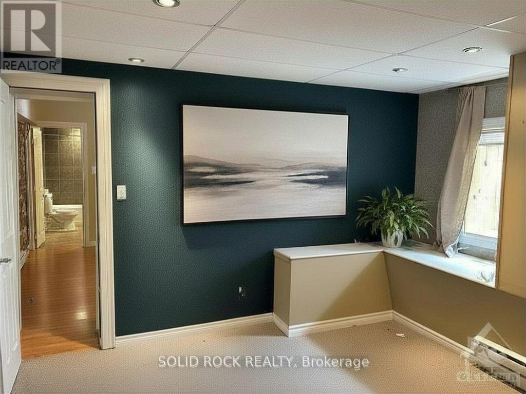 4 - 44 ELGIN STREET W
