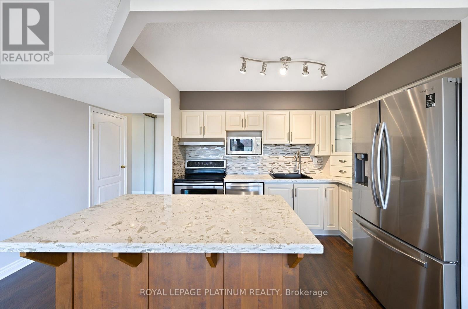 401 - 688 PRESTON PARKWAY