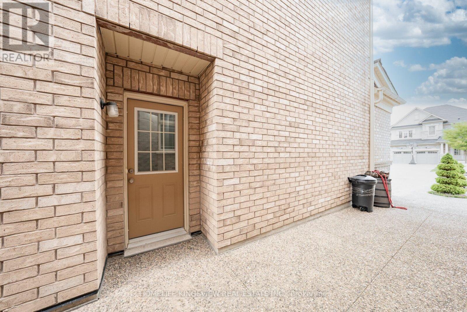 61 ROSS VENNARE CRESCENT