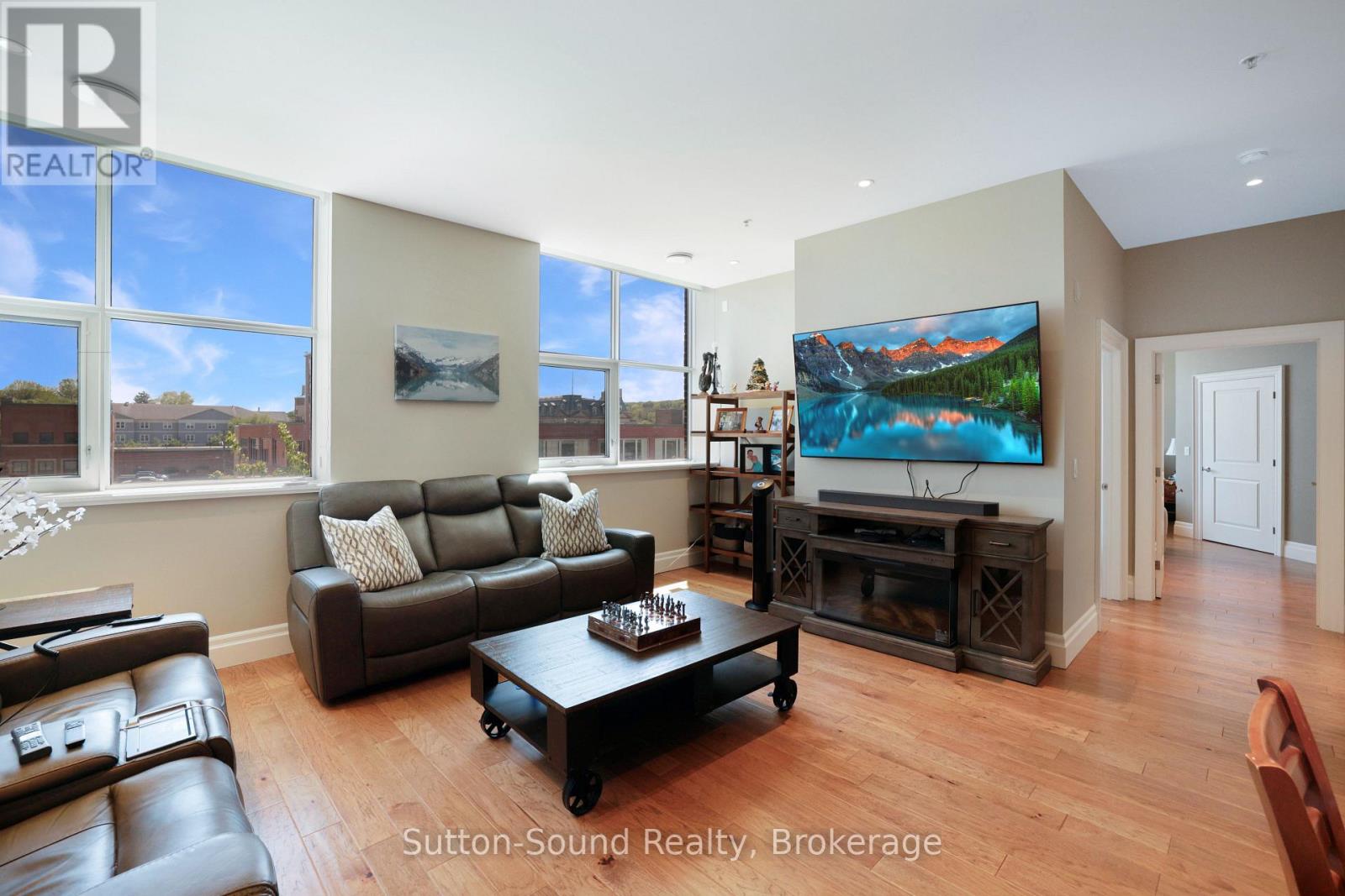 303 - 945 3RD AVENUE E