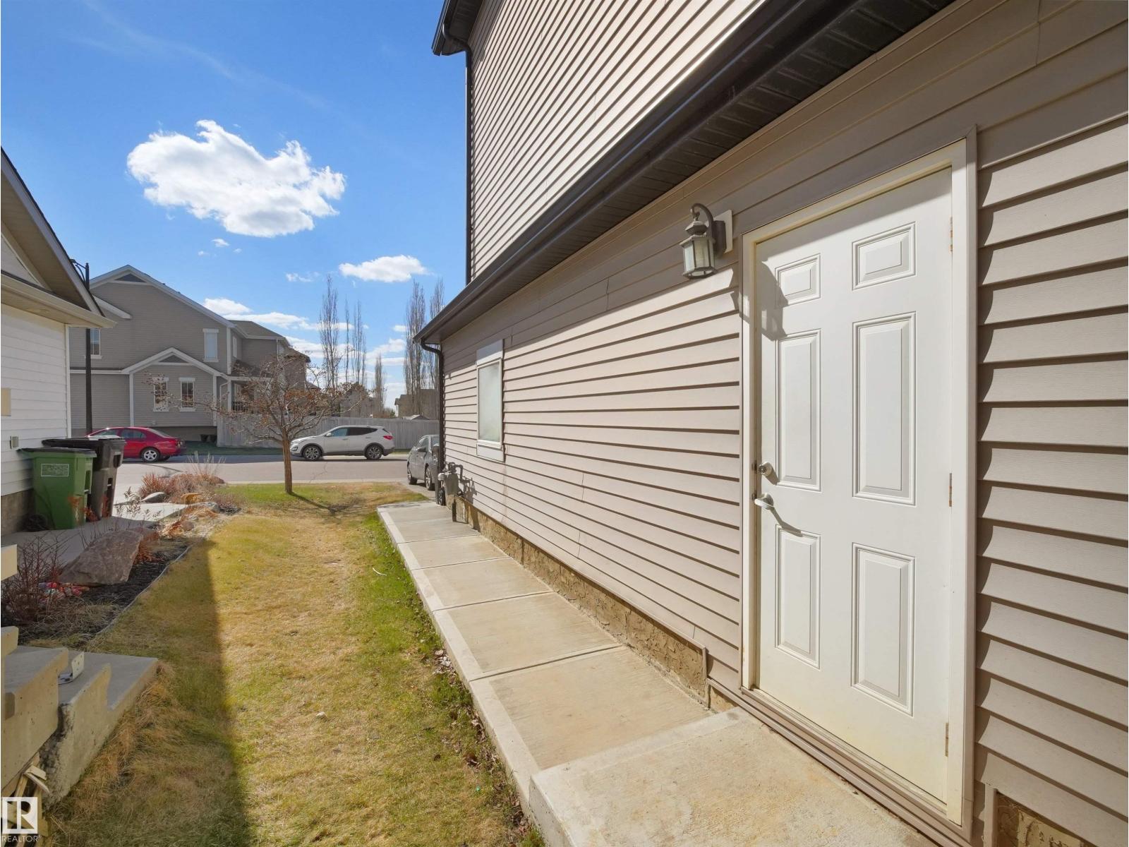 1015 61 ST SW