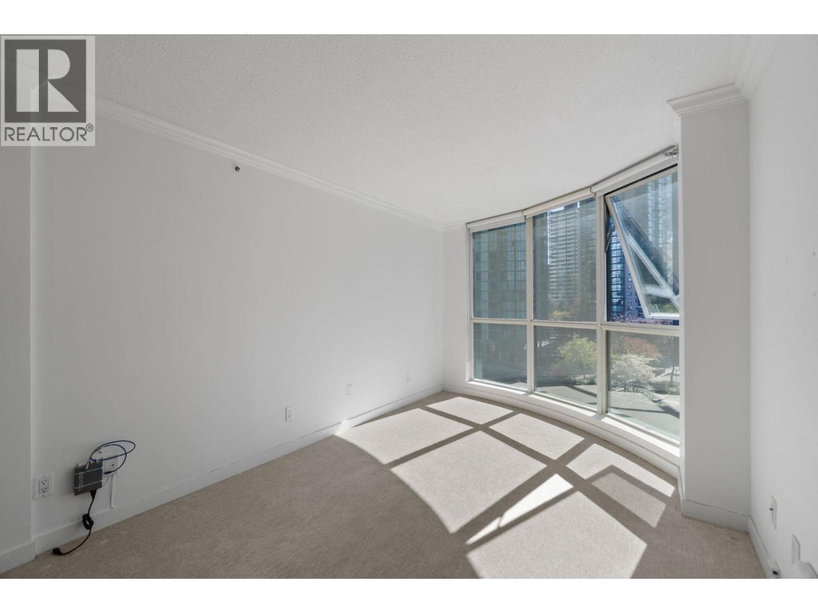 1007 588 BROUGHTON STREET