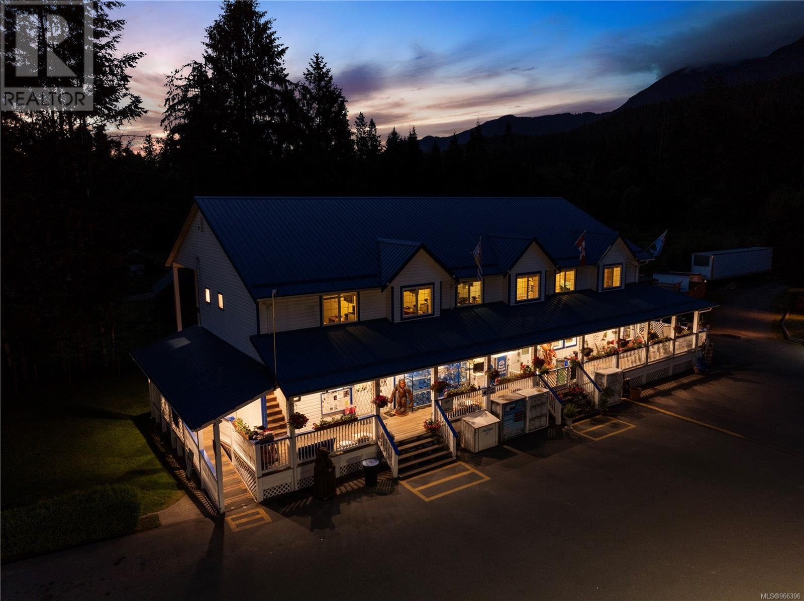 1546 Sayward Rd