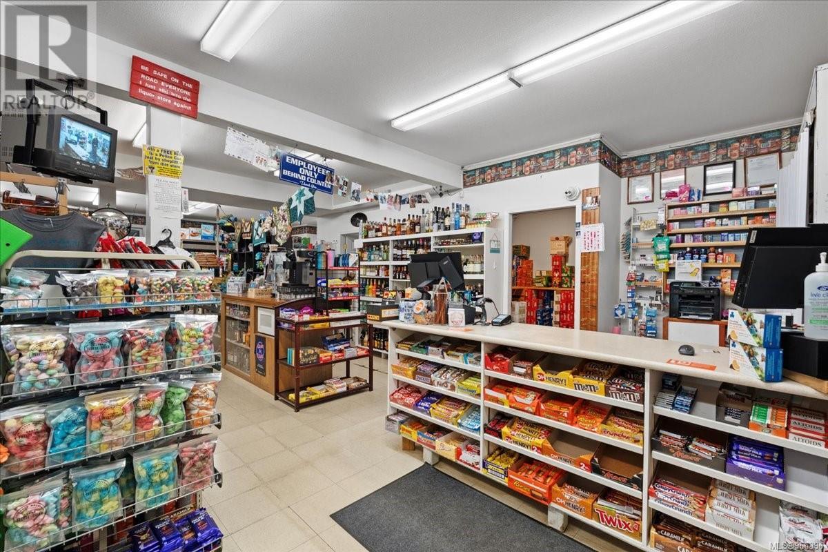 1546 Sayward Rd