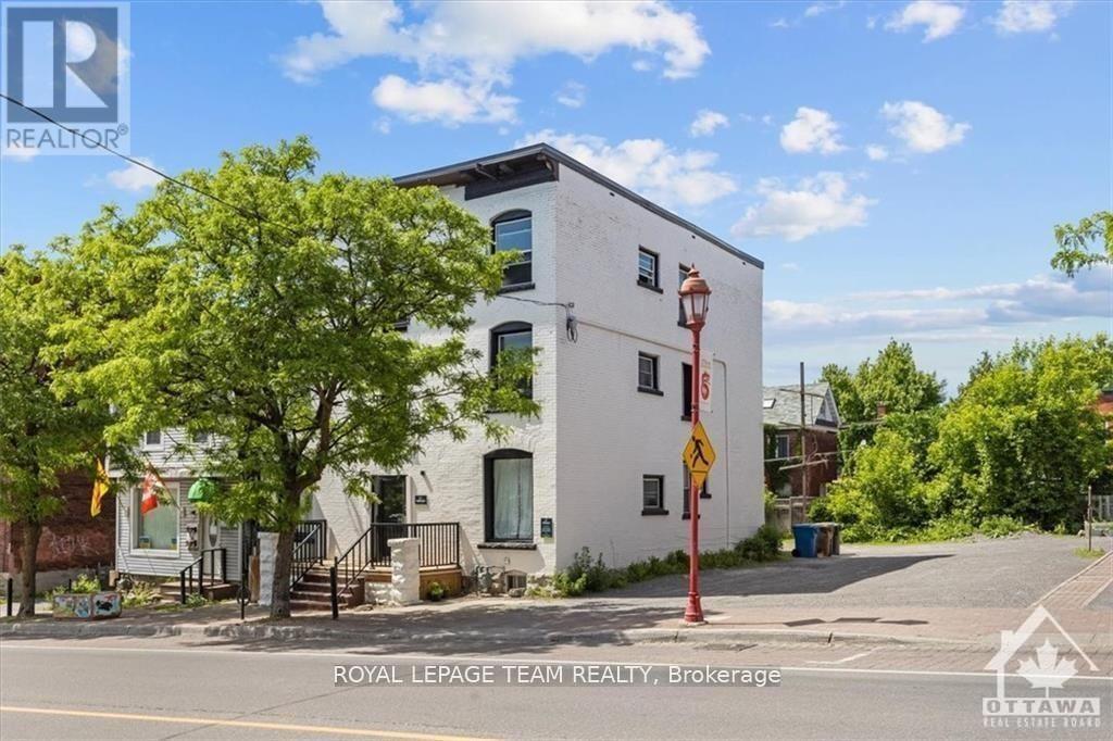 883 SOMERSET STREET W