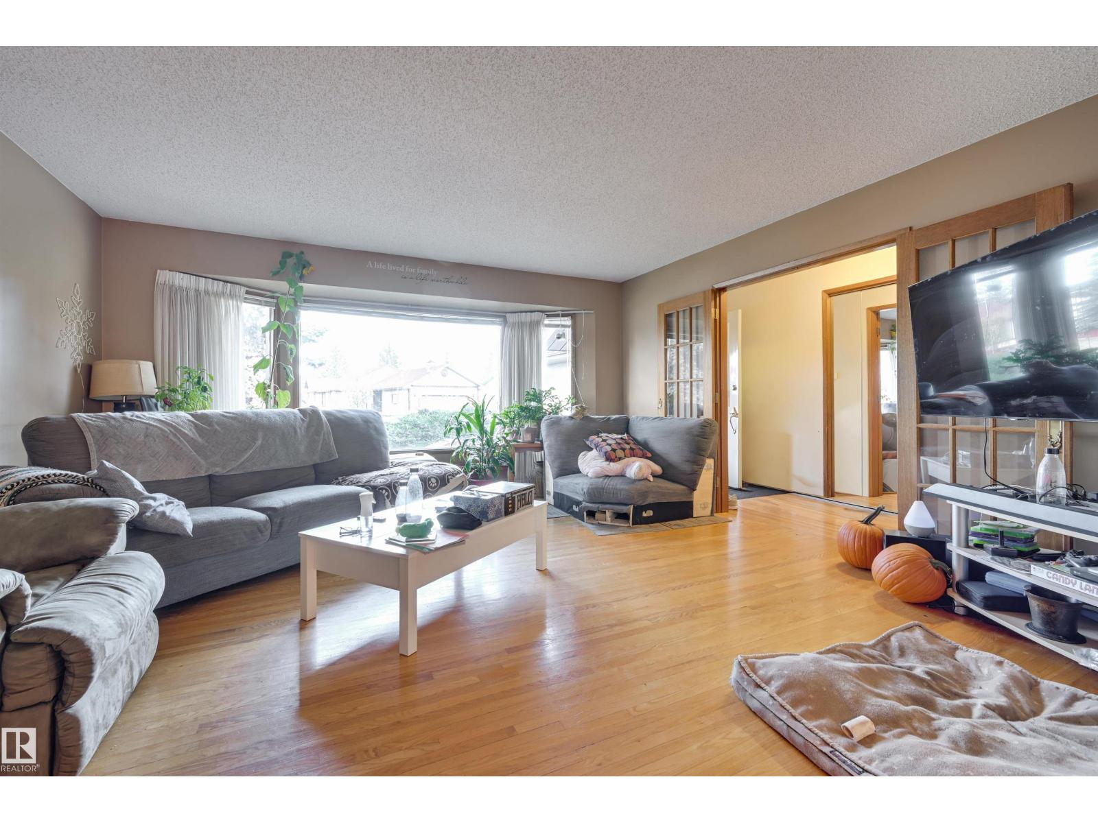 10463 21 AV NW NW