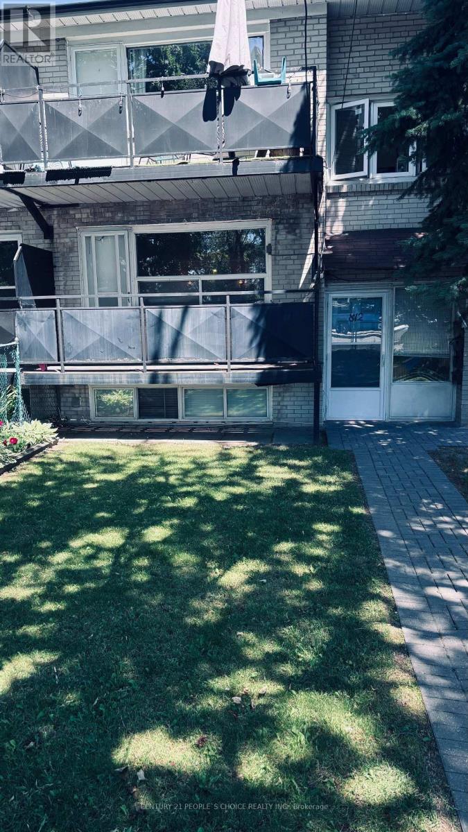Photo 1 of 28 — A- MAIN FLOOR - 812 ELLESMERE ROAD, Toronto (Dorset Park), ON M1P2W4