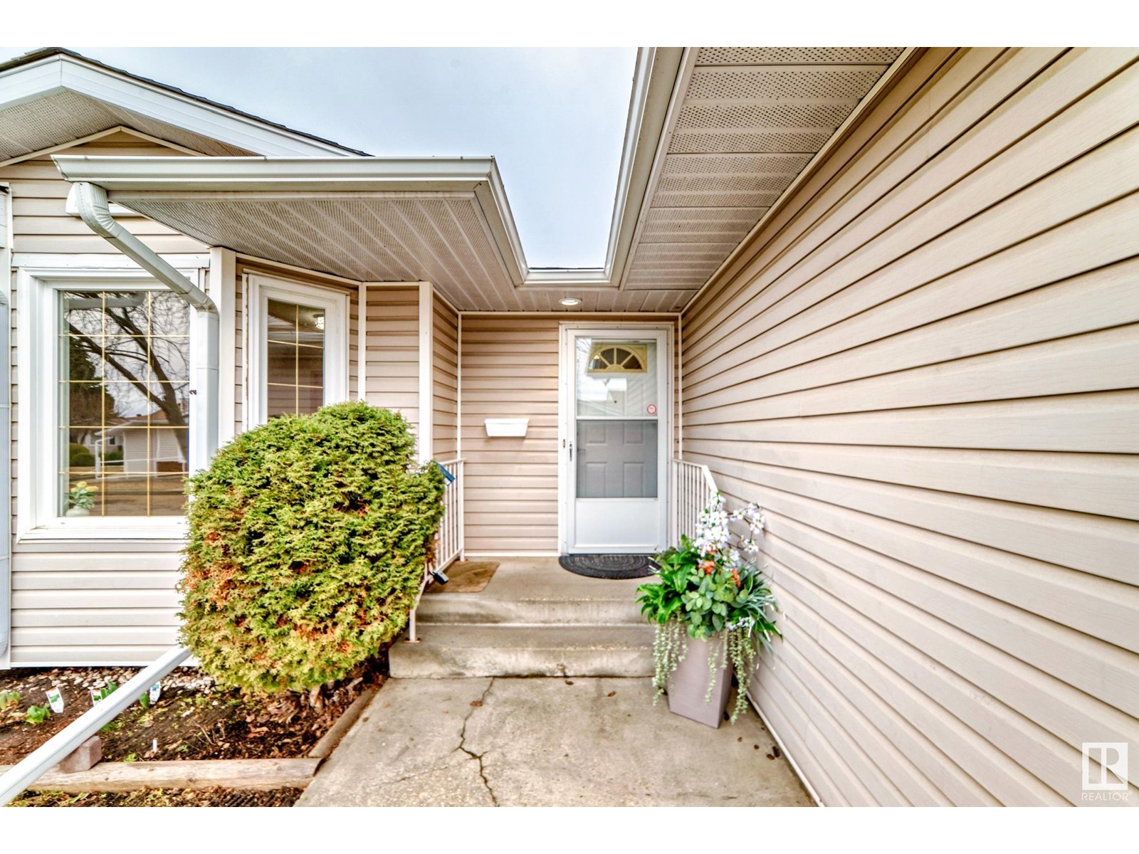 4847 32 AV NW