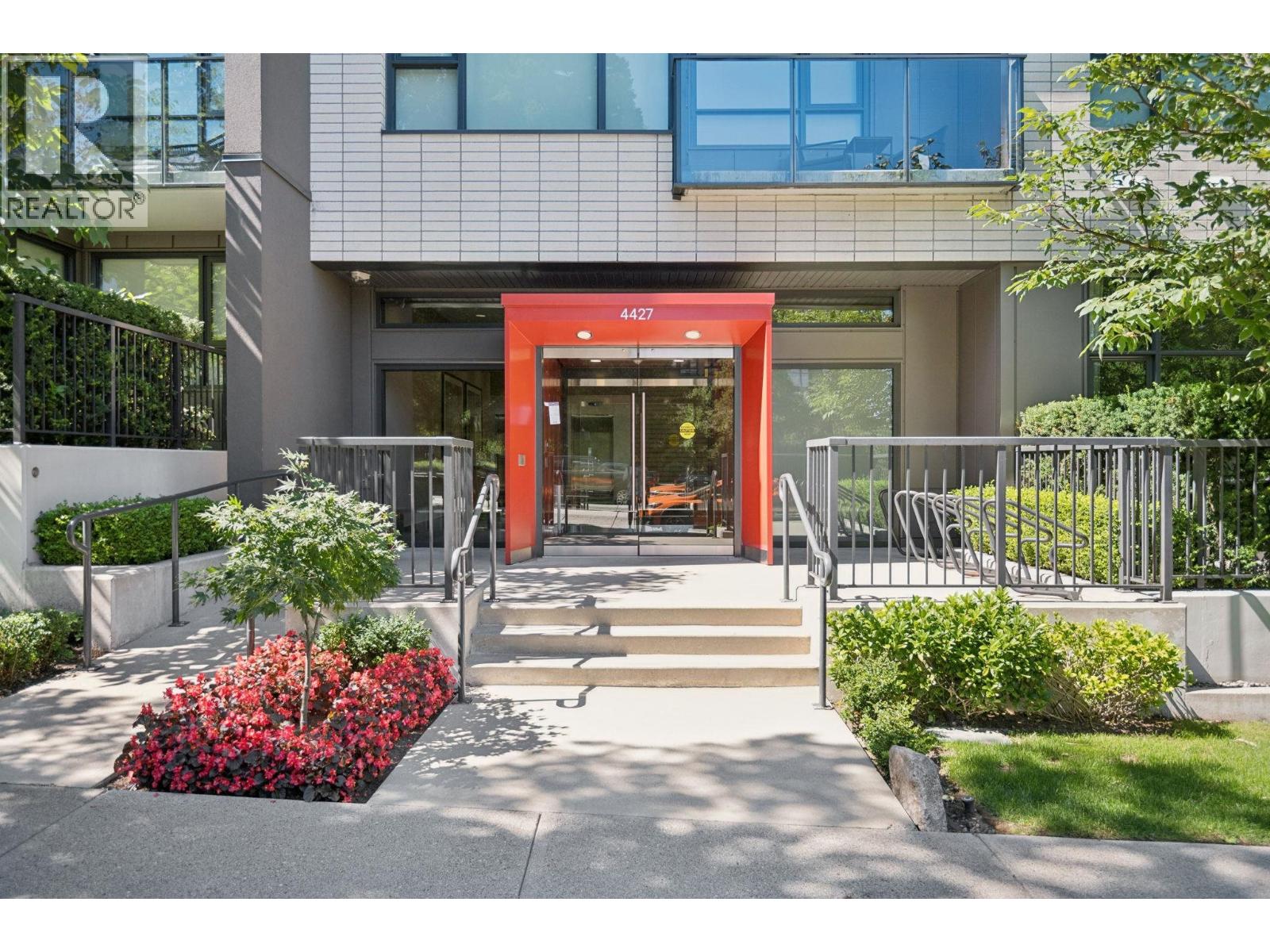301 4427 CAMBIE STREET