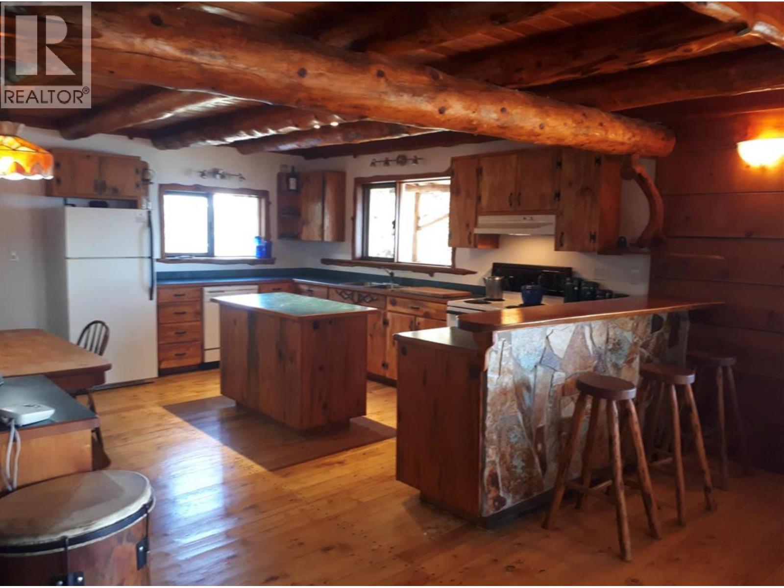 7142 Fintry Delta Road N