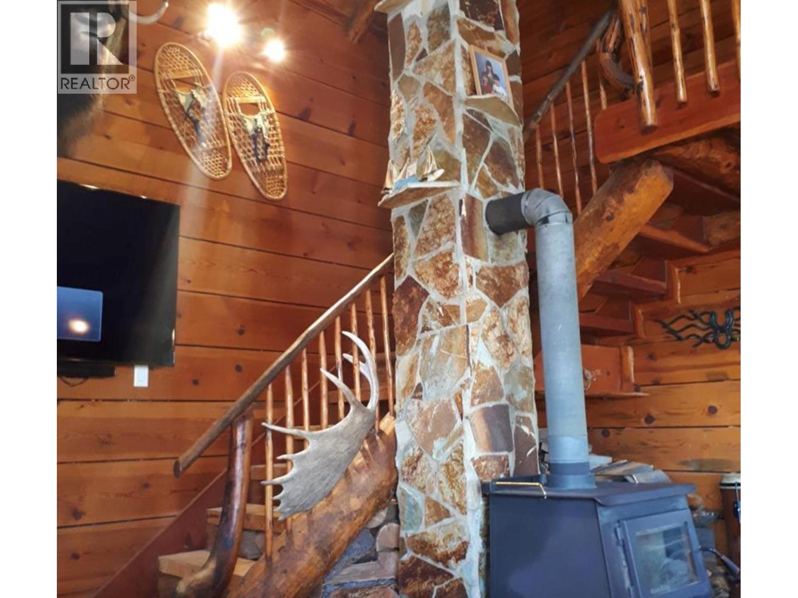 7142 Fintry Delta Road N