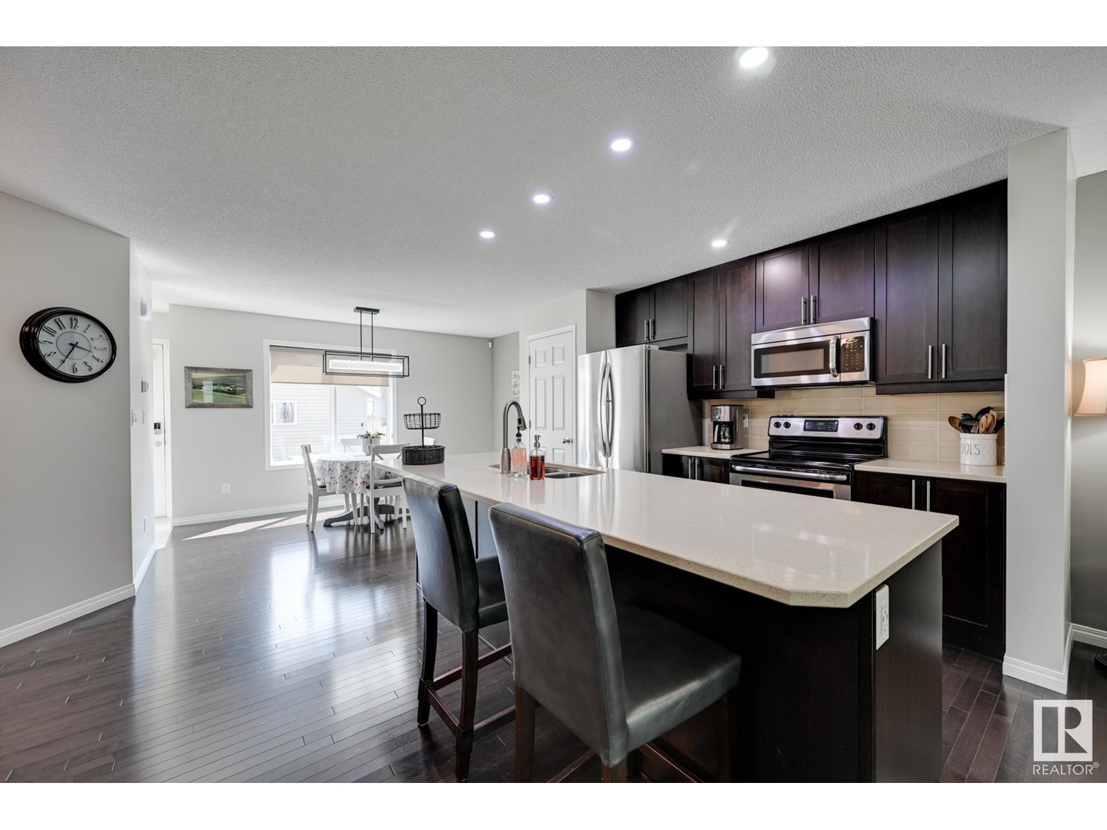 6925 21A AV SW