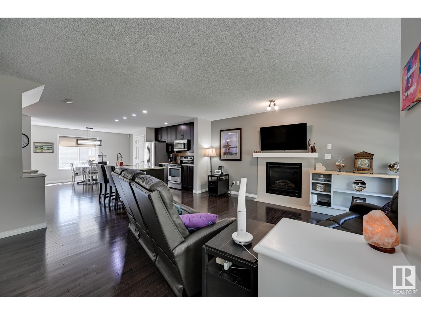 6925 21A AV SW