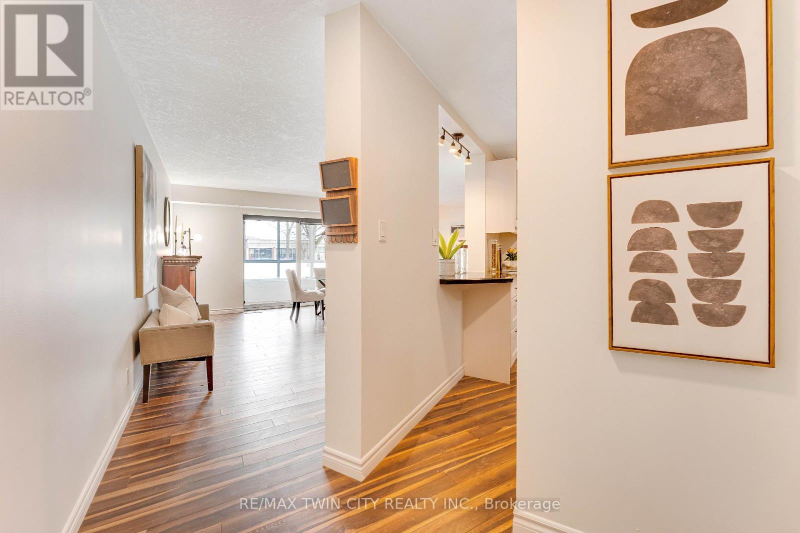 102 - 250 GLENRIDGE DRIVE