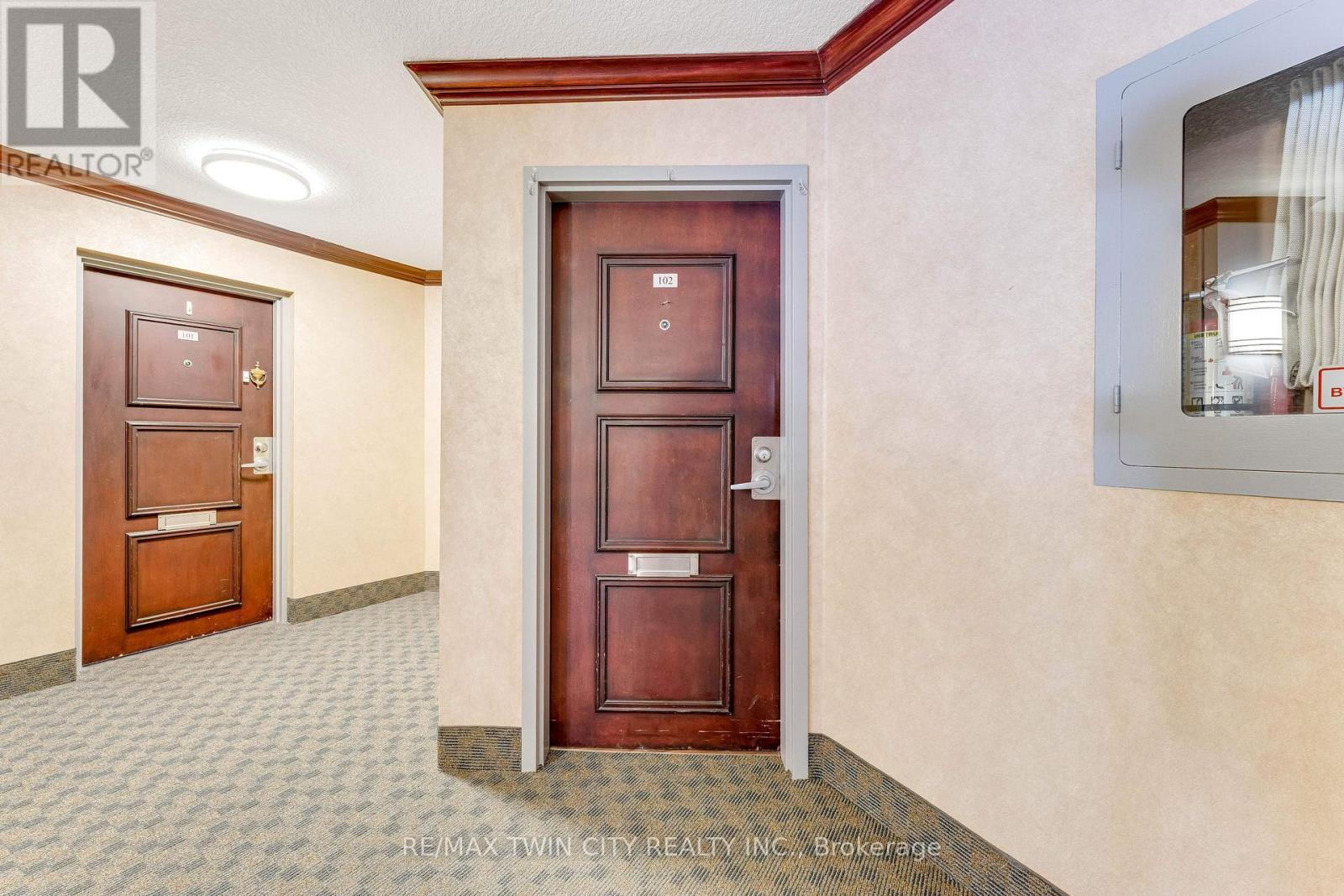 102 - 250 GLENRIDGE DRIVE