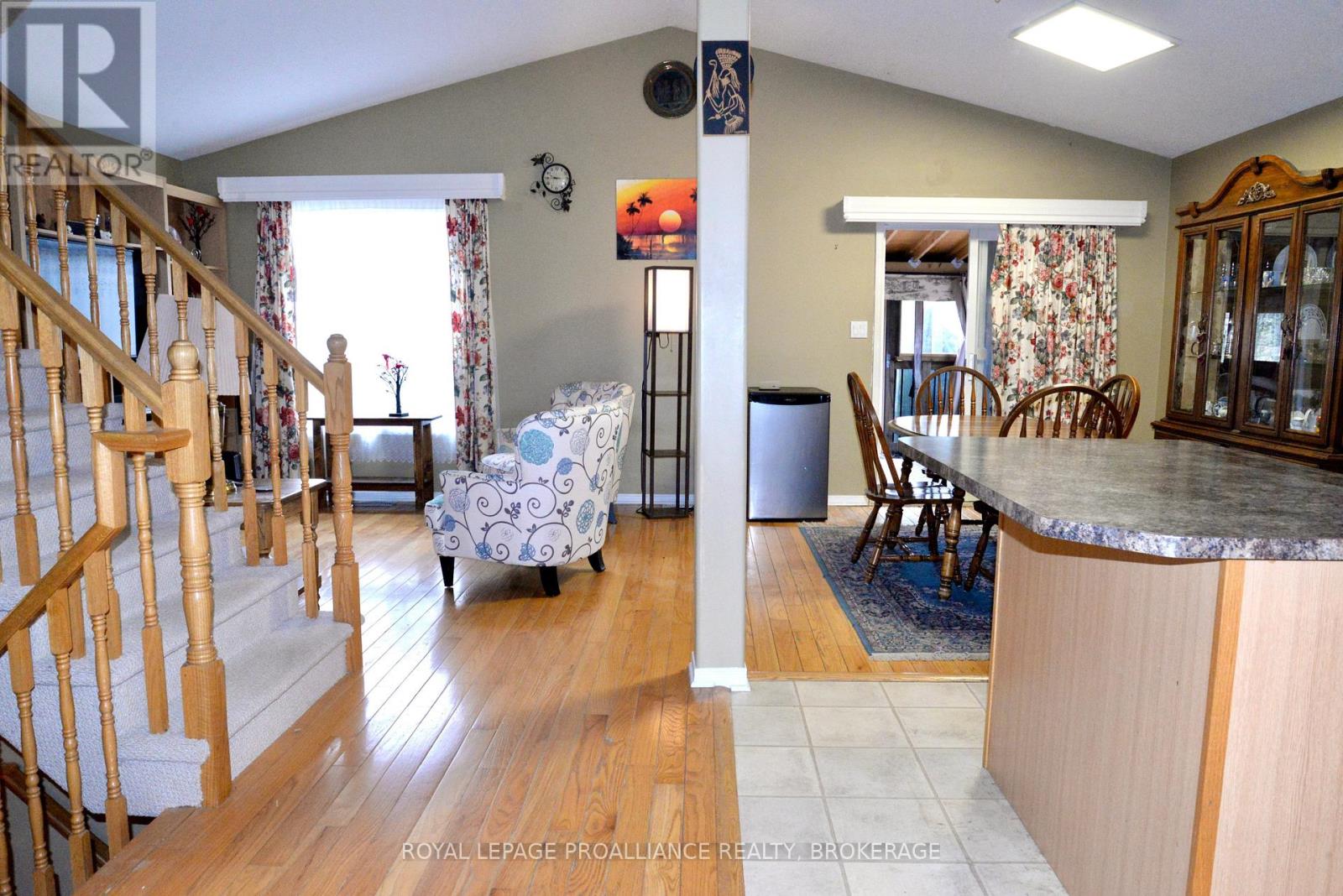 1031 RAINBOW CRESCENT