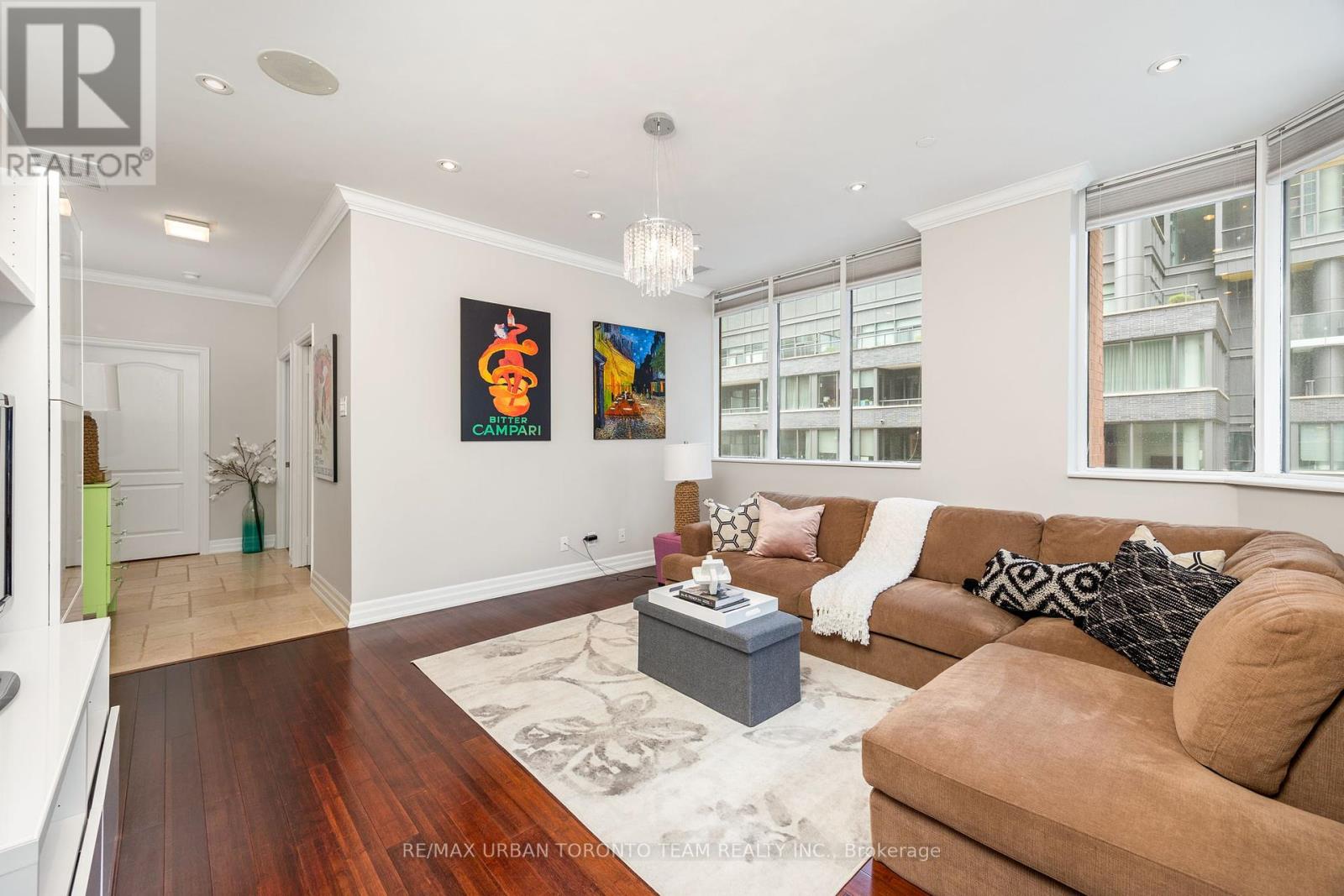 401 - 393 KING STREET W