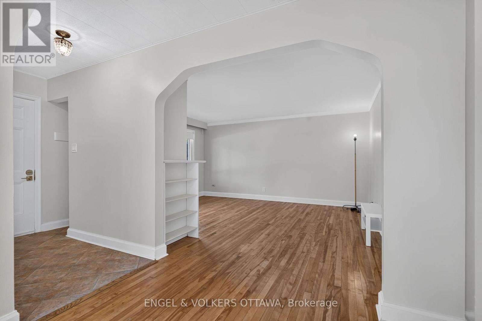 2445 ALTA VISTA DRIVE
