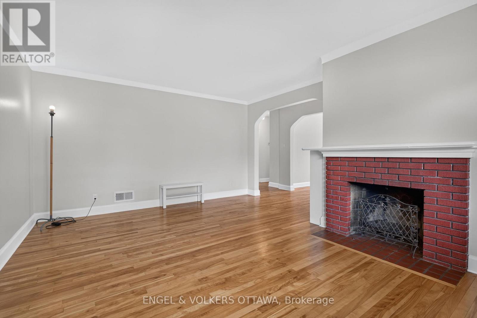 2445 ALTA VISTA DRIVE