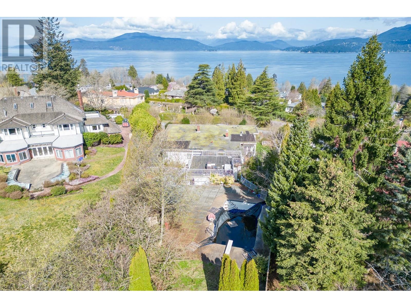 1512 WESTERN CRESCENT
