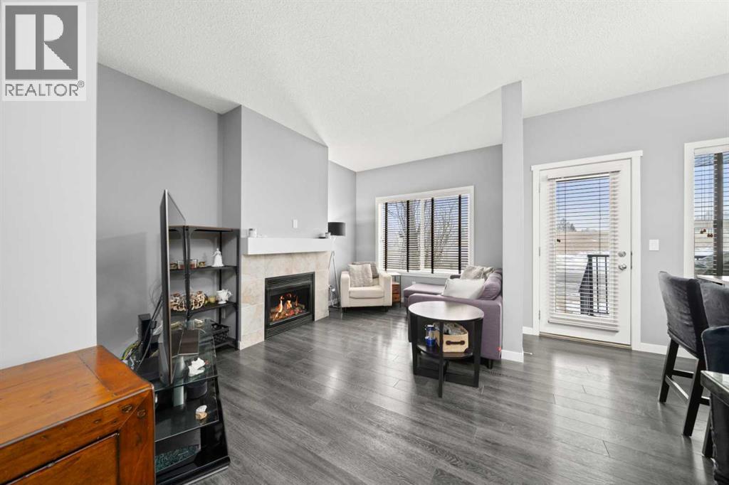 15 Copperpond Landing SE