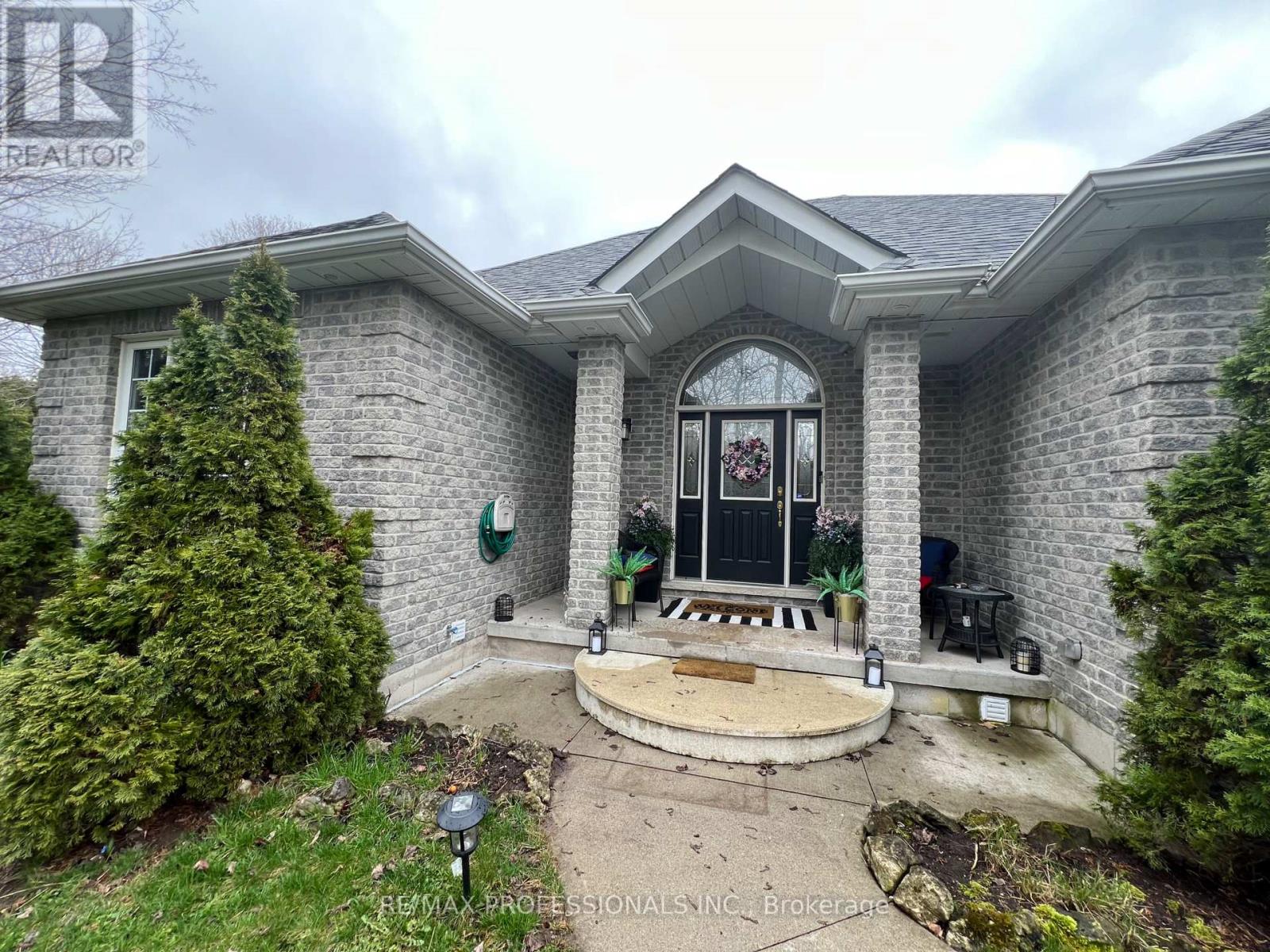 12 DEER RUN CRESCENT