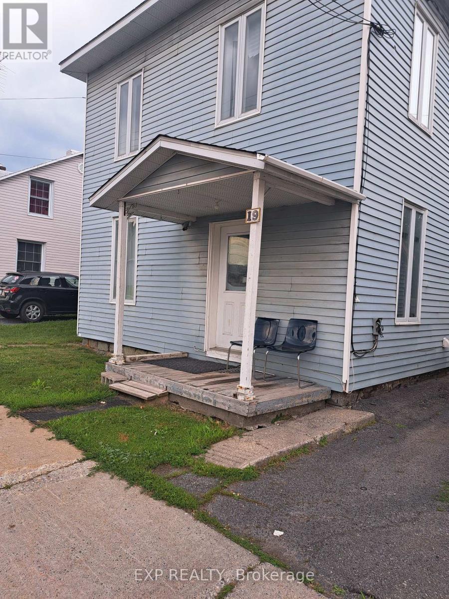 Photo 1 of 14 — 19 KENYON STREET W, North Glengarry, ON K0C1A0