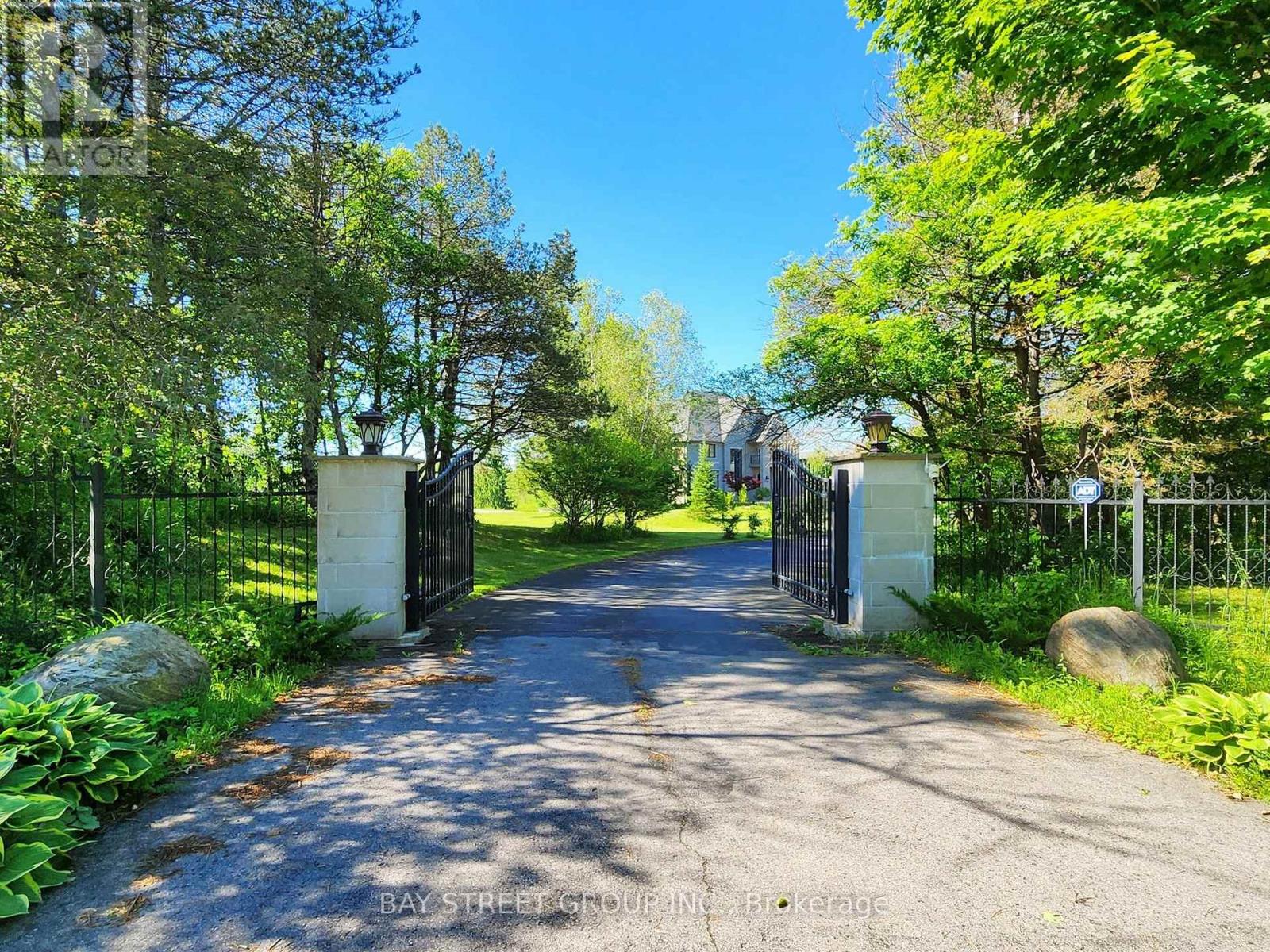 3141 VIVIAN ROAD