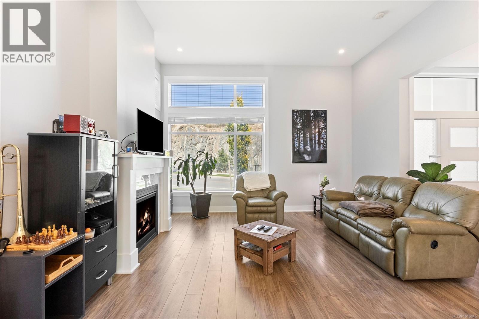 2911 Constellation Ave