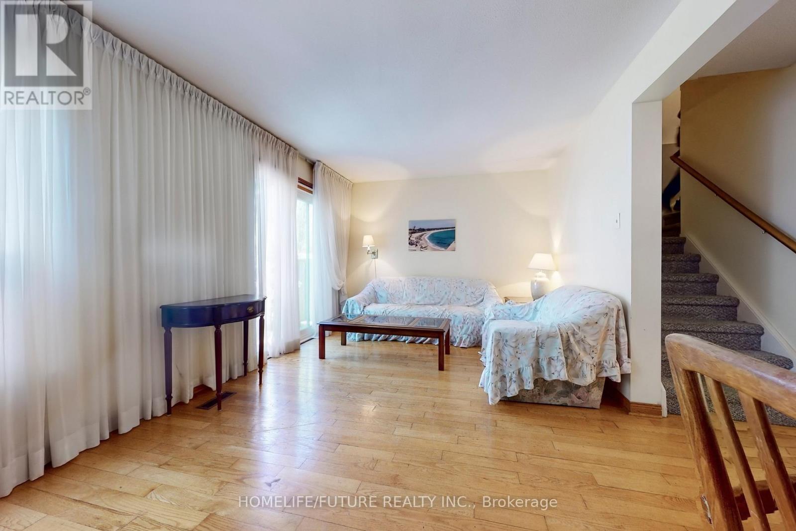 31 - 21 CHESTER LE BOULEVARD