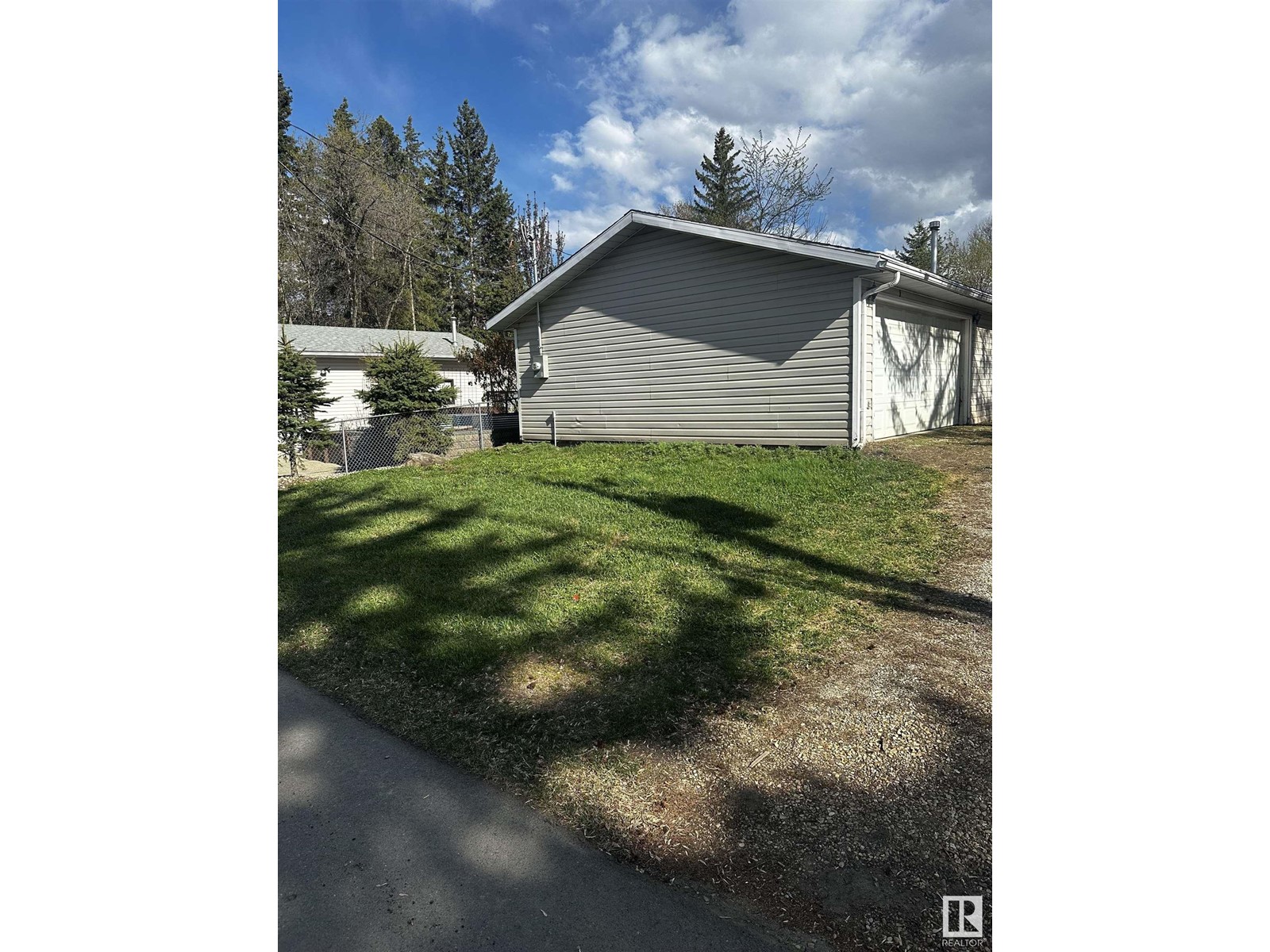 17 BELMONT DR